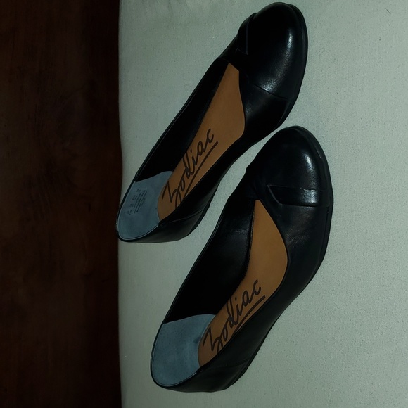 Zodiac Sadie Slip On Flats Size 8.5M - Picture 1 of 6